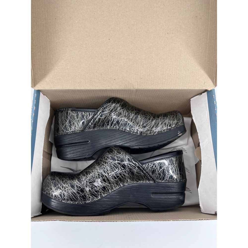 Dansko Professional Black Scribble Patent Leather Clogs Womens 36 Business
